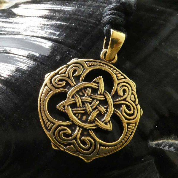 Bronzen Keltische hanger met triquetra