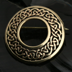 Bronzen broche Keltische knopen