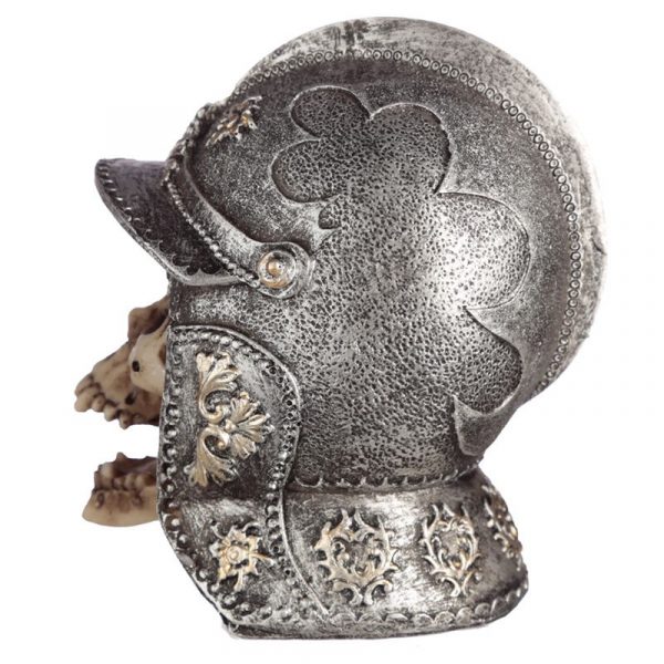 Decoschedel met Middeleeuwse helm zijkant