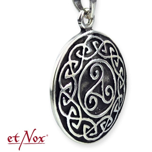 etNox Keltische zilveren hanger met triskel zijaanzicht